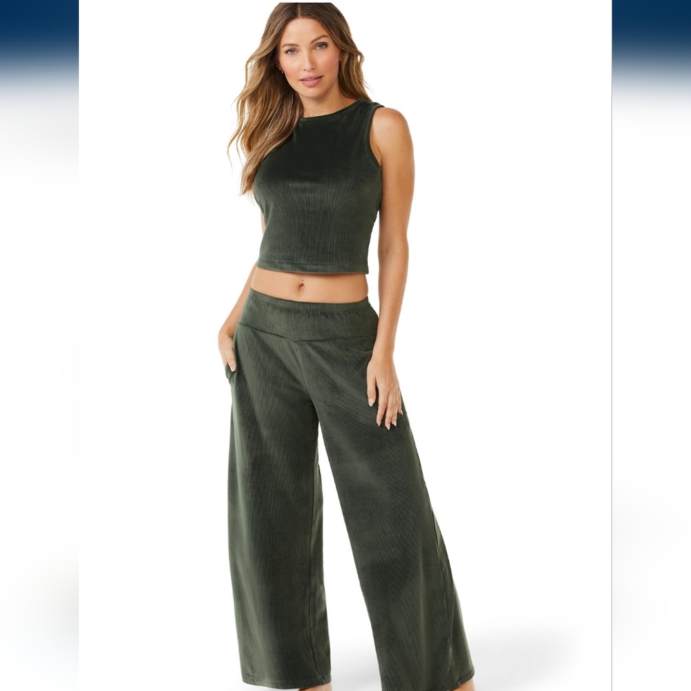 Sofia Vergara/Intimates Green 2 piece set